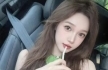 口水清理模特女神的脚底